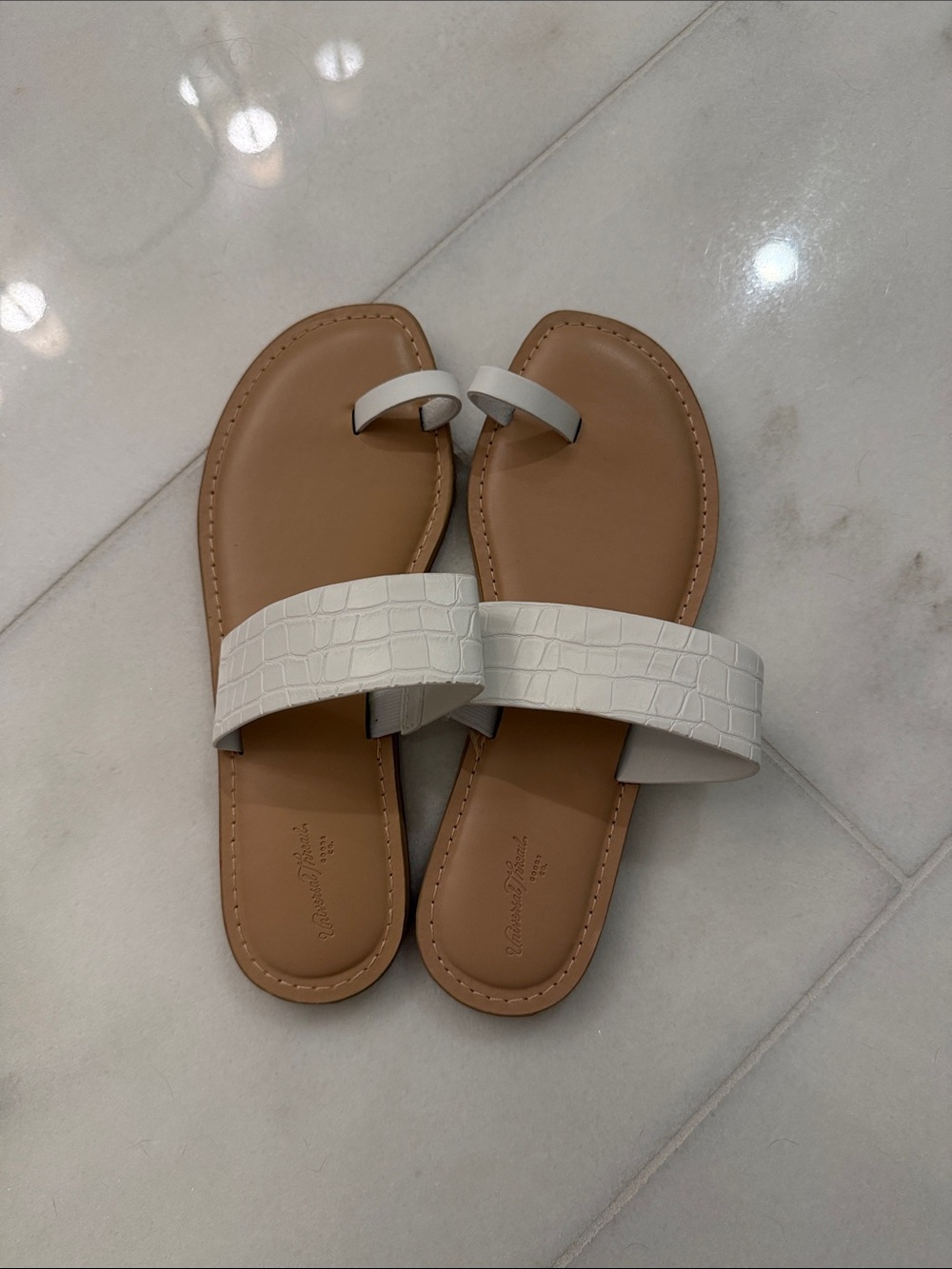 Target Universal Thread White Croc-Embossed Toe-Loop Sandals - Women 8.5